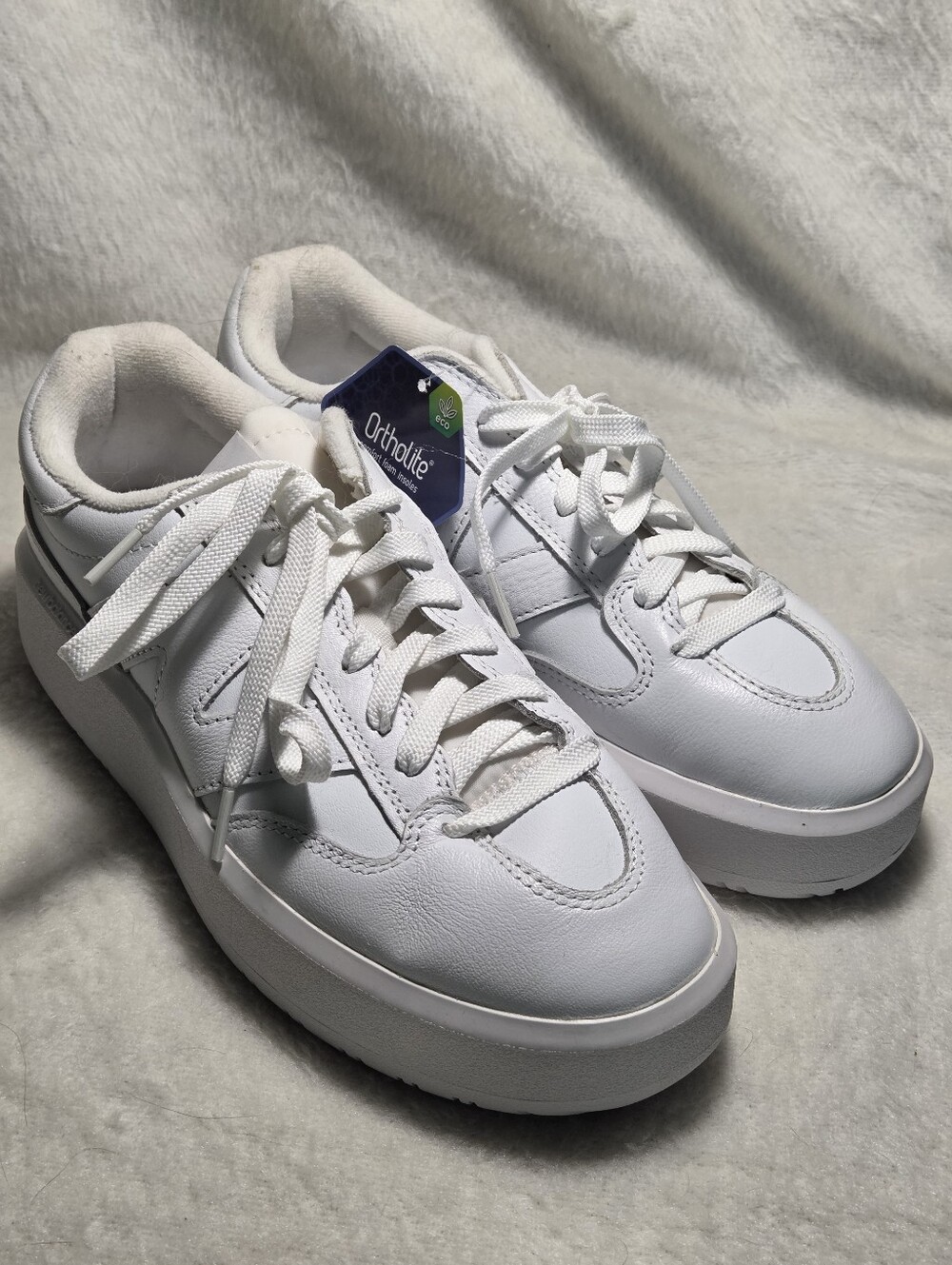 New Balance Women's 9.5 or Men's 8 White Ortholite Comfort Sole Sneakers